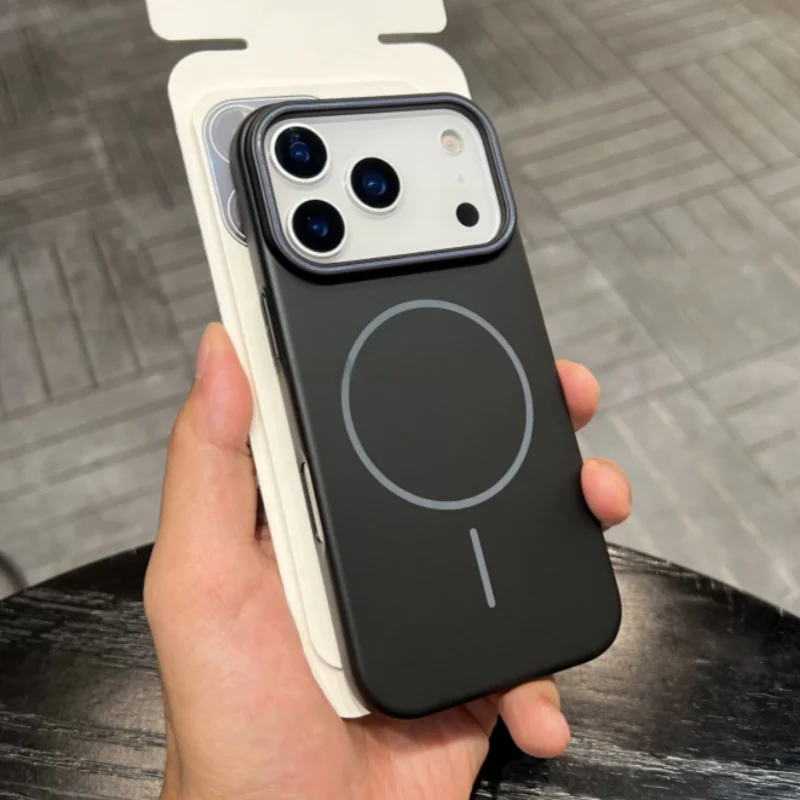 iPhone 17 Black Magsafe Hard Case